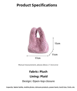 Détail du sac à main en peluche léopard rose 17x11x15cm avec texture douce et dimensions