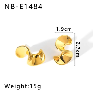 Detailed size specifications for 18K gold textured irregular hollow earring studs