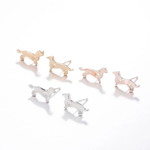 Minimalistische Dackel-Ohrstecker mit Herz-Detail in Gold, Roségold und Silber-Optik