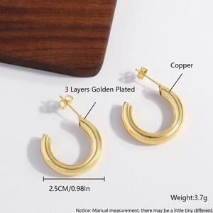 Polished 18k gold plated hollow C-shaped hoop earrings, 25mm diameter lightweight design