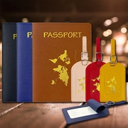 Set de viaje con fundas para pasaporte y etiquetas de equipaje con mapa del mundo