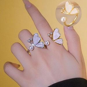 Bague Ouverte Papillon Cuivre Plaqué Or Nacre Faux Künstliche Perle Zircon Bijoux De Mode Pour Femmes