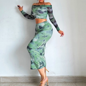 Set donna 2 pezzi con top a spalle scoperte e gonna a tubino con stampa marmo verde