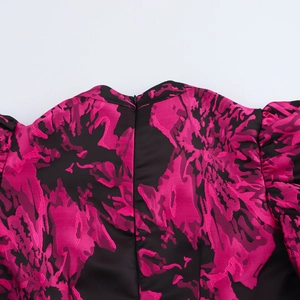 Elegant retro jacquard mini dress with puff sleeves and intricate floral pattern detail