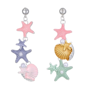 Orecchini asimmetrici stella marina e conchiglia con smalto colorato e perle bianche