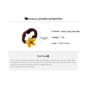 Détail d'un élastique marron avec fleur jaune en strass et spécifications de taille