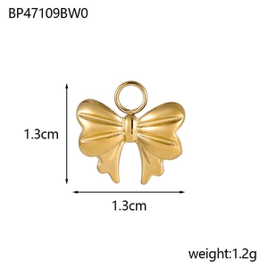 Detailed view of a golden stainless steel bow pendant measuring 1.3cm with technical specs
