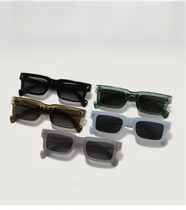 Vintage-Sonnenbrille mit rechteckigem Rahmen in verschiedenen Farben und modernem Stil