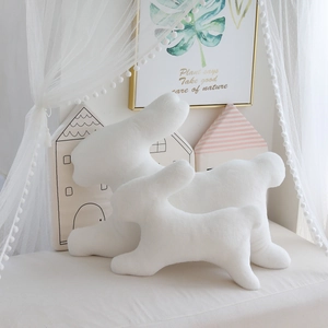 Cuscini di peluche a forma di coniglio bianco in due dimensioni per l'arredo cameretta