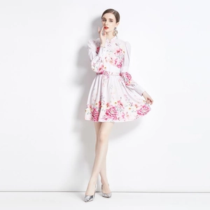 Mini robe fleurie à manches longues bouffantes et imprimé vintage en lavande