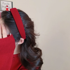 Detail view of the elegant deep red flocked velvet headband for a retro winter style