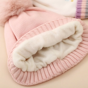 Bonnet en tricot rose pour filles avec doublure polaire et grand pompon en fourrure
