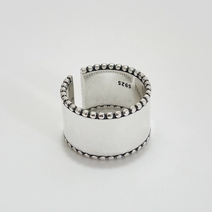 Retro 925 sterling silver wide open ring featuring elegant beaded edges and vintage lines