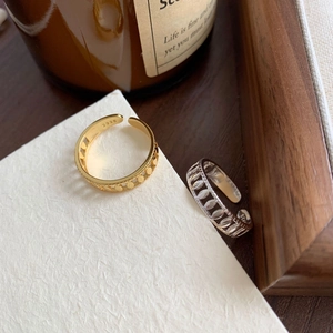 Detail shot of the S925 sterling silver hollow geometric pattern ring with hallmarked stamp