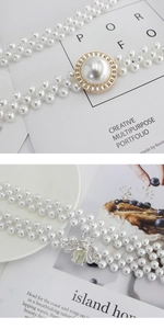 Détails de chaînes de taille en perles blanches avec boucle dorée et breloque abeille