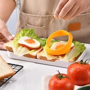 Stampo per uova fritte in silicone arancione con manico in acciaio inossidabile