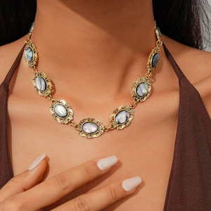 Vintage oval resin sweater necklace with gold embossed frame for women's retro style