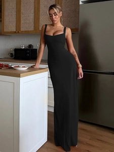 Robe longue noire dos nu avec encolure carrée et coupe moulante sexy pour femme
