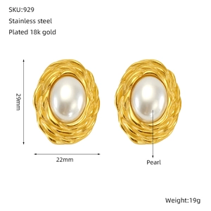 Detail of 18K gold-plated oval pearl earrings with 29x22mm size and 19g weight specs