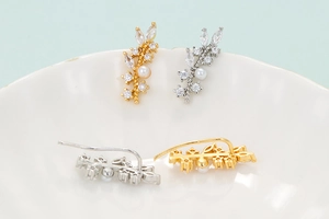 Boucles d'oreilles grimpantes feuilles avec perles blanches et zircons en or et argent