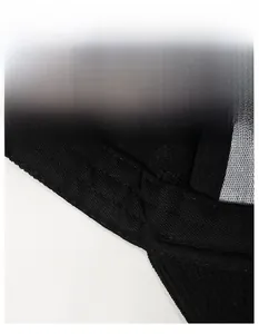 Détail de la bande anti-transpiration interne et du tissu en velours côtelé de la casquette