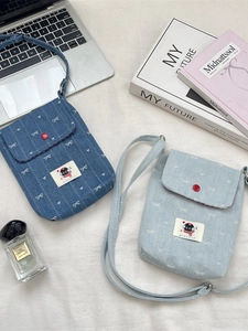 Süße Stern-Denim-Umhängetasche in Blau mit Herz-Schleifen-Muster für das Handy