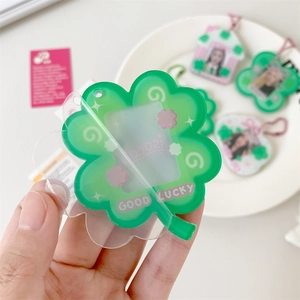 Grüner Kleeblatt Fotokartenhalter aus Acryl mit Blumen und Good Lucky Text Schlüsselanhänger