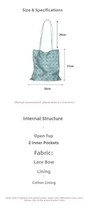 Détails du sac cabas en dentelle indiquant les dimensions: 37cm de haut et 36cm de large