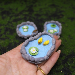 Miniature resin pond figurine with yellow ducks and water lilies for micro landscapes