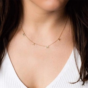 Elegant gold MAMA letter necklace in S925 silver on a woman neck for mother gift