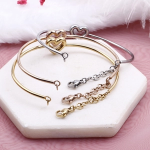 Minimalistische Herz-Armbänder in Gold, Silber und Roségold mit verstellbaren Ketten