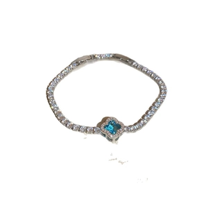 Exquisite silver chain bracelet with square blue zircon and clover diamond setting