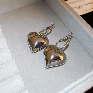 Polished silver heart drop earrings with S925 needles in a gray velvet jewelry box