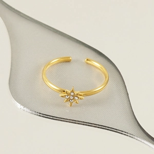 Bague ajustable en acier inoxydable plaqué or 18k avec étoile et cristaux de zircon