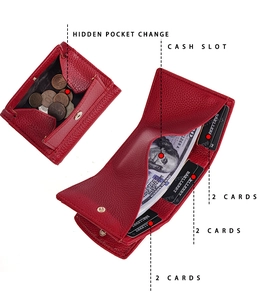 Detailansicht der roten Brieftasche mit Geldscheinfach, Münzfach und Kartenfächern