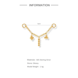 Detail view of 925 sterling silver chain earrings with glossy beads and 4cm dimensions