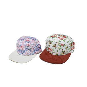 Floral print five-panel camper hats with flat brims and metal eyelets for street style