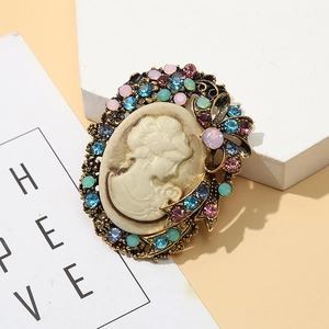 Vintage Victorian Cameo Brooch Alloy Rhinestone Relief Portrait Badge For Women Elegant Decorative Apparel Accessory