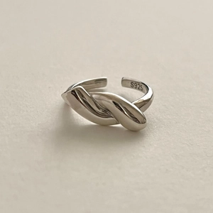 Minimalist 925 sterling silver open ring featuring a polished double twist knot design