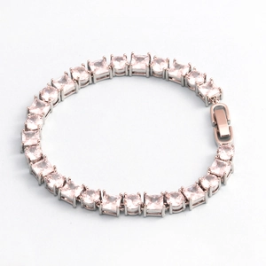 Bracciale tennis oro rosa con zirconi rosa in tagli rettangolari e rotondi