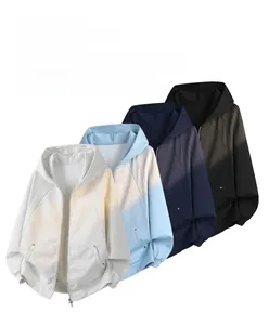 Details von vier Oversize-Hoodies mit gerippten Bündchen und Metallreißverschluss-Struktur