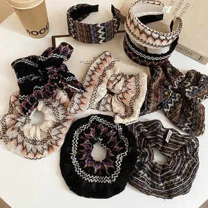 Chouchous et bandeaux en tricot de style ethnique aux tons chauds d'automne rétro
