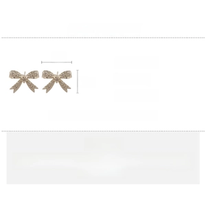 Détails des boucles d'oreilles nœud dorées avec zircons incluant les dimensions