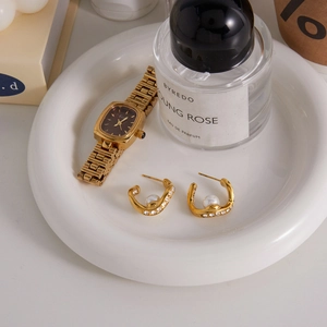 Elegant gold chain watch with square dial and pearl C-shaped earrings in a set