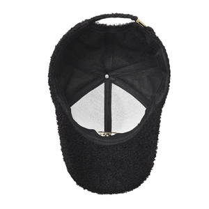 Casquette de baseball en laine d'agneau noire avec boucle dorée et doublure filet