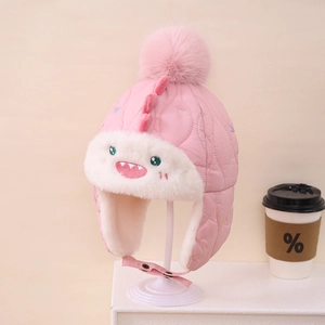 Gorro de invierno rosa para niños estilo dinosaurio con orejeras y pompón de piel sintética