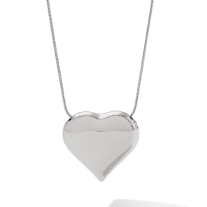 Polierte silberne Herz-Anhänger Halskette mit Schlangenkette für Damen im minimalistischen Stil