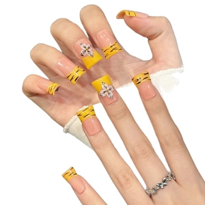 Tiger pattern gradient press-on nails with 3D white flowers and pink base