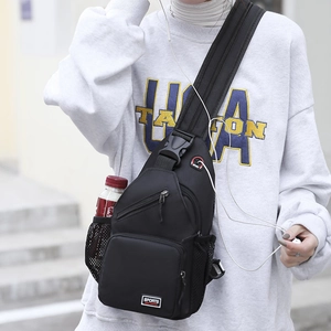 Sac de poitrine étanche en nylon avec porte-bouteille et port pour écouteurs