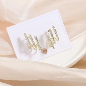 Minimalist Niche Design Three-Claw Zirconia Stud Earrings For Women Copper Geometric Pave Rhinestone Commuter Jewelry Gift
